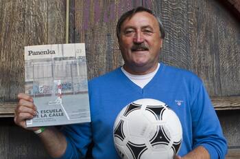 El legendario Antonin Panenka, grave por coronavirus