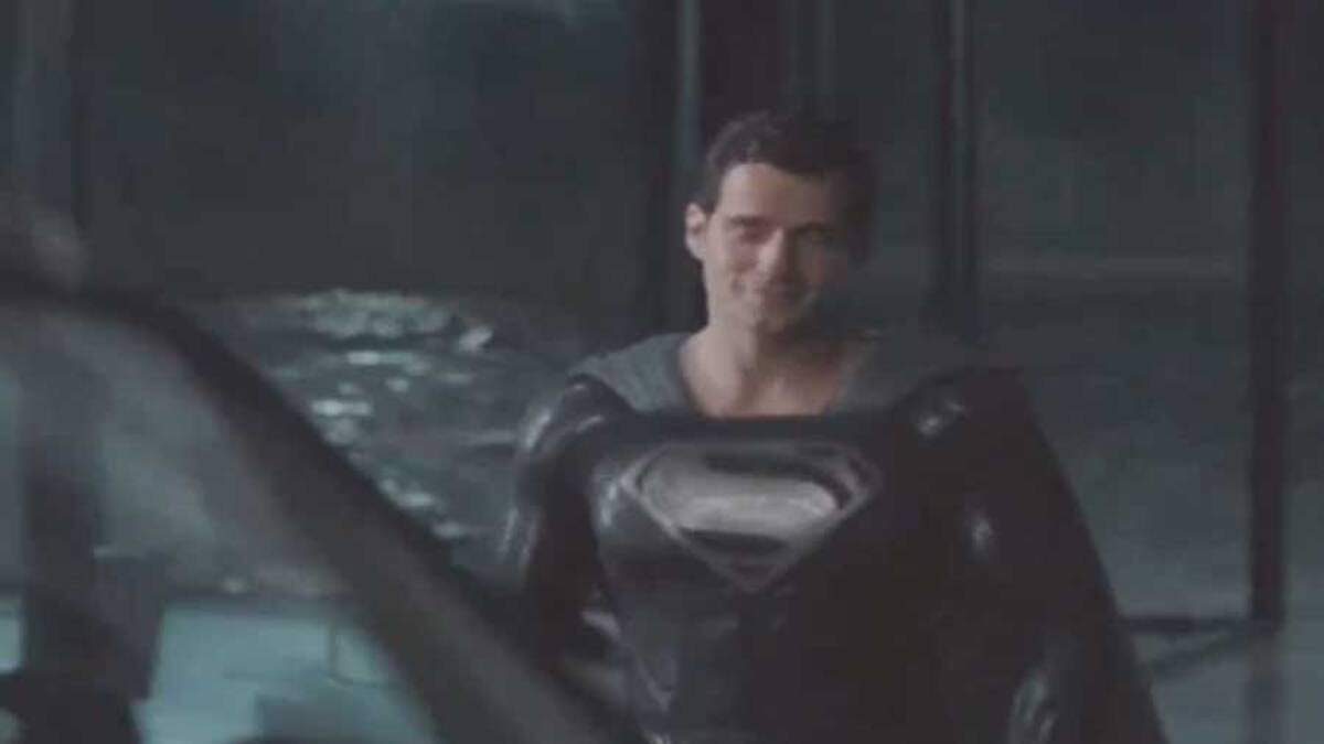 "Justice League" de Zack Snyder muestra a Superman con su traje negro