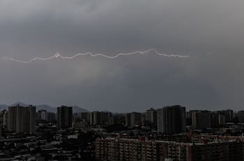 En estas comunas de la Región Metropolitana continuarán las lluvias durante este domingo