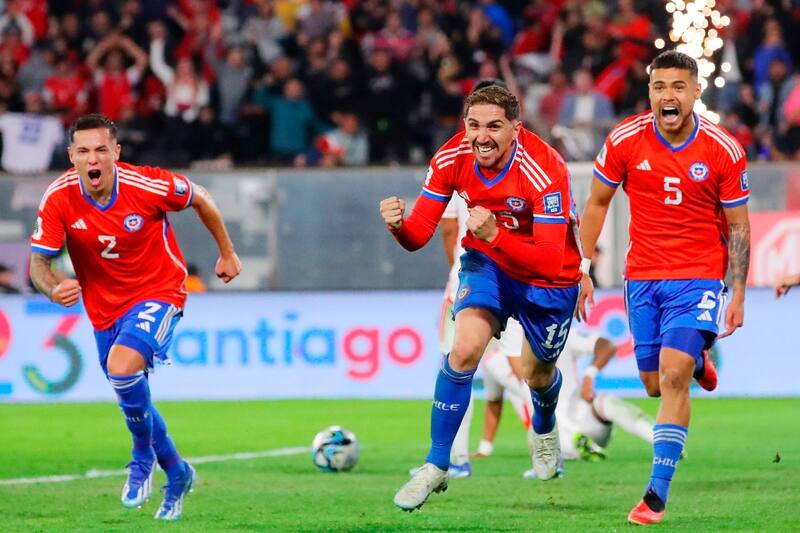 convirtiendo el primer gol ante Perú por la cuarta fecha de las Eliminatorias.