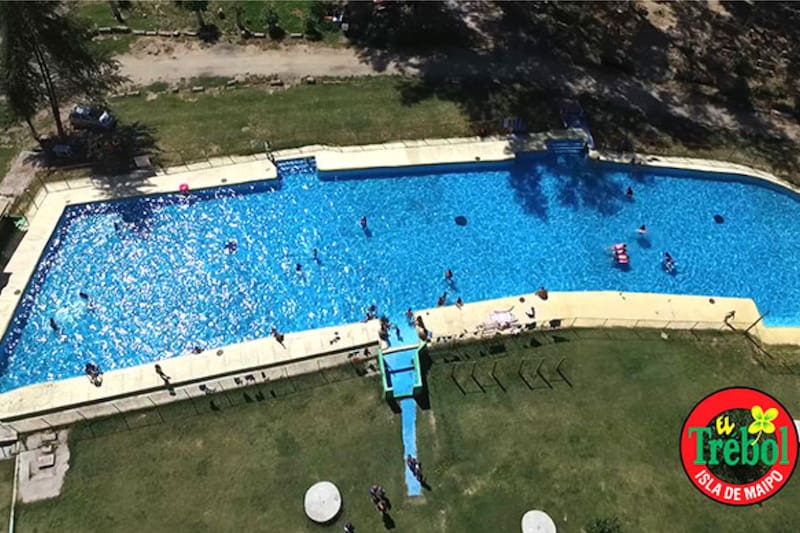 Revisa los precios de esta piscina y cómo llegar al Camping El Trébol.