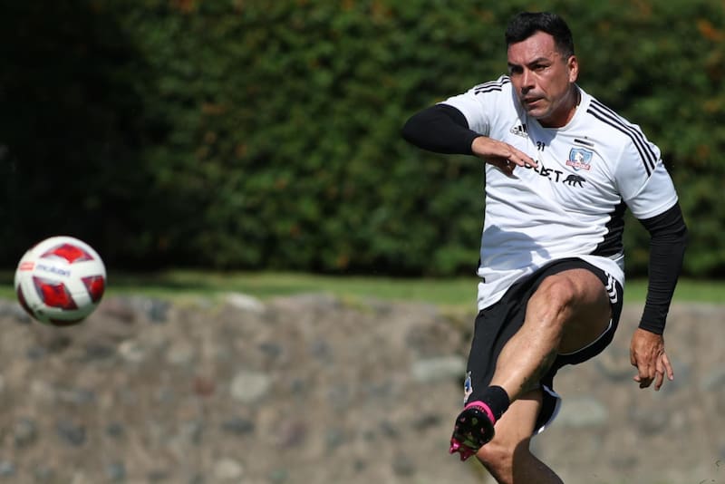 Esteban Paredes se ha estado preparando para su despedida con el actual plantel de Colo Colo.