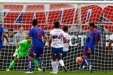 “La hinchada de la U es fiel, apasionada y va a todos lados; es una pena que no esté el domingo en el Claro Arena”