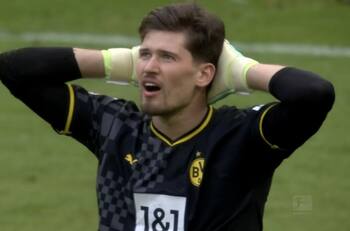 VIDEO | Tremendo blooper del portero de Borussia Dortmund en goleada ante Bayern Munich