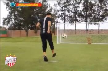 Edson Puch compartió divertido desafío que tuvo que realizar con el balón