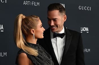 Paris Hilton le da la bienvenida a su primer hijo mediante vientre de alquiler