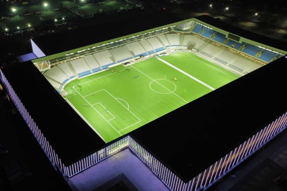 . El estadio de la UC se prepara para los conciertos.