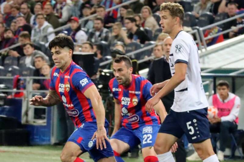 El chileno gana terreno en el CSKA de Moscú y en Rusia lo ponen como titular indiscutible.