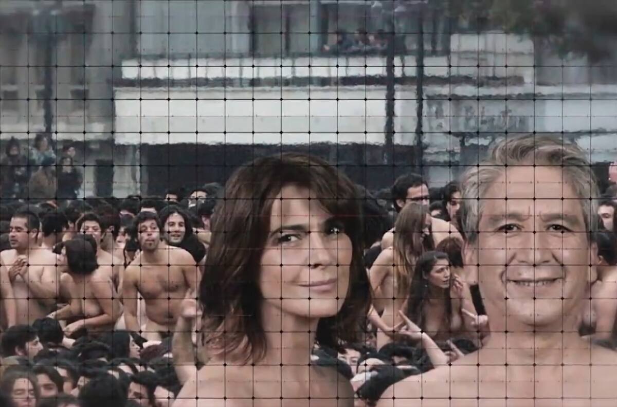 Emulando a Spencer Tunick: Canal 13 promociona "Los 2000: Un Zapping al pasado", el nuevo programa de Tonka Tomicic y Emilio Sutherland