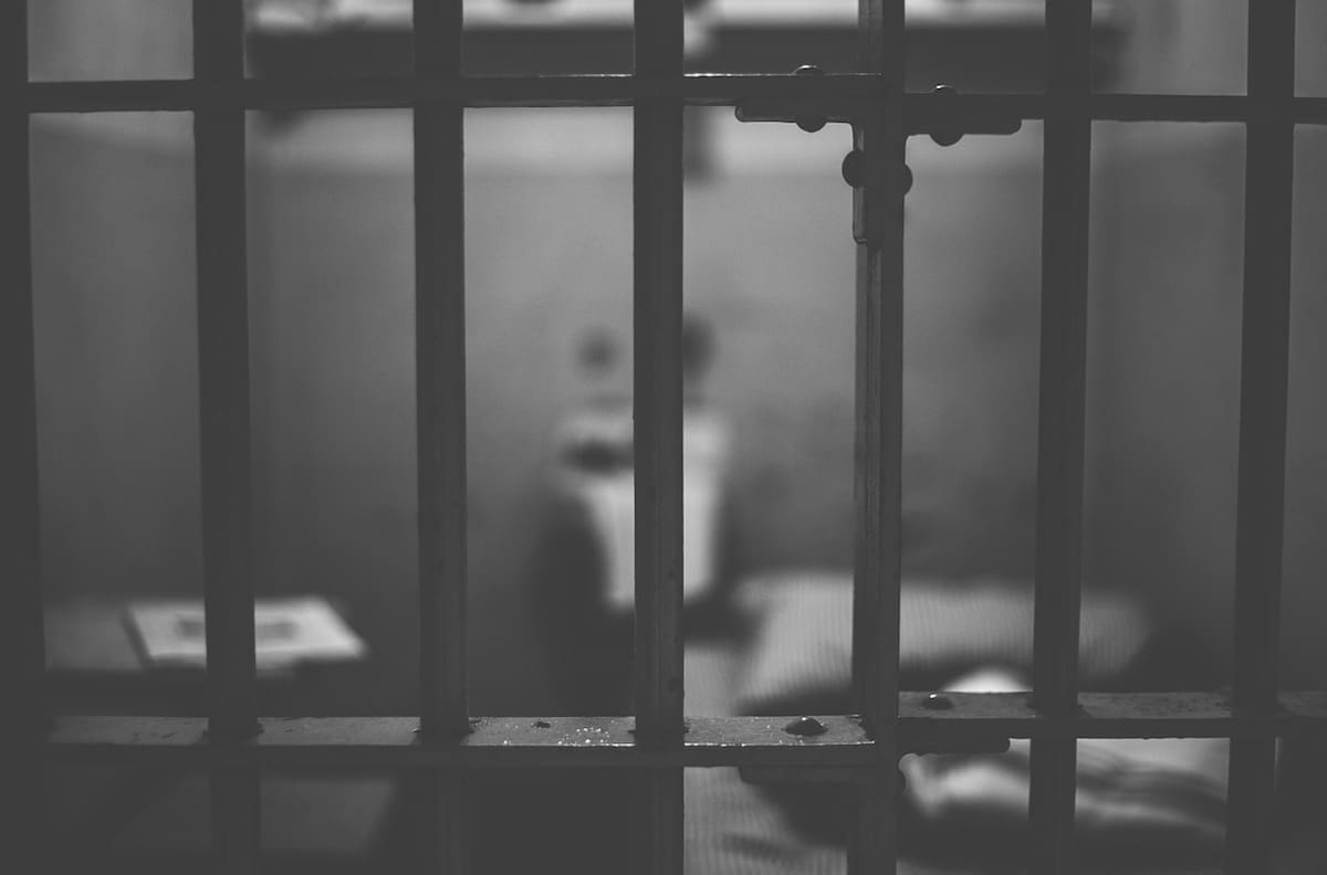 Mujer apuñaló 140 veces a su marido en Florida: su hijo hizo que la detuvieran