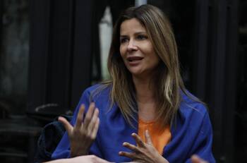 “El camino ha sido complejo, su padre no paga la pensión de alimentos”: La emoción y orgullo se Savka Pollak por el regreso de su hijo futbolista tras dos años alejados