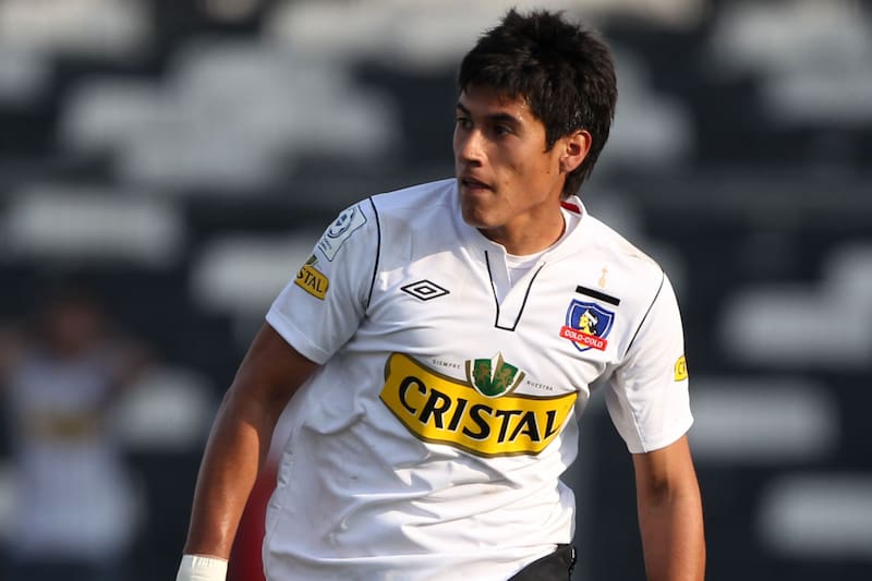 Futbol, Colo Colo vs Cobresal.
3º fecha, Campeonato de Clausura 2012.
El jugador de Colo Colo Rafael Caroca controla el balon durante el partido de primera division contra Cobresal disputado en el estadio Monumental en Santiago, Chile.
22/07/2012
Andres Pina/Photosport***************
Football, Colo Colo vs Cobresal..
3rd date, Closure Championship 2012.
Colo Colo's player Rafael Caroca controls the ball during the first division football match held at Monumental stadium in Santiago Chile, Chile.
22/07/2012
Andres Pina/Photosport