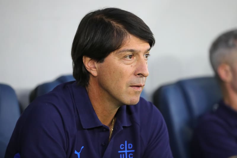 El entrenador de Universidad Católica se vio obligado a modificar la defensa para enfrentar a Ñublense. Foto: Agencia ATON.