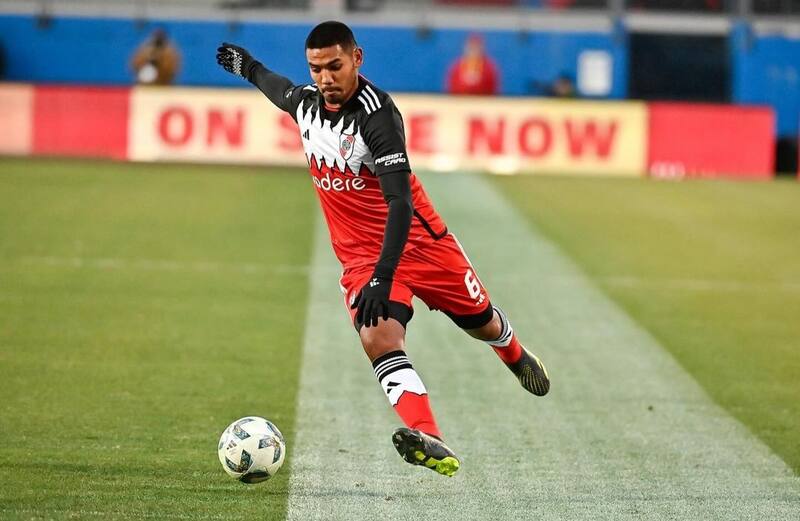 El defensa suena en Universidad de Chile. Créditos: @david_martinez_98.