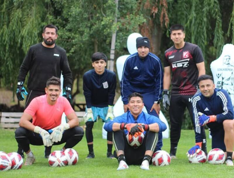 El portero entrenó junto a Jesús Flores tras salir de Colo Colo