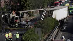 Un muerto y tres heridos en violenta colisión de camiones en la Ruta 5 norte