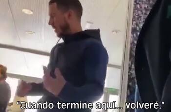 Eden Hazard le promete a hincha volver al Chelsea
