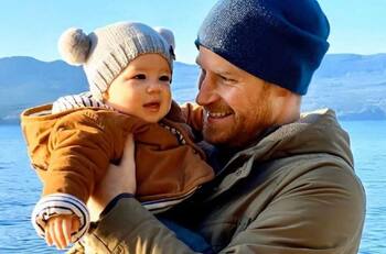 El asombroso parecido entre el hijo del príncipe Harry y el hijo de la princesa Eugenia