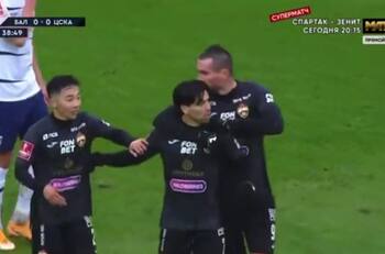 VIDEO | Se pasó: Víctor Dávila se matriculó con un golazo de chilena en Rusia