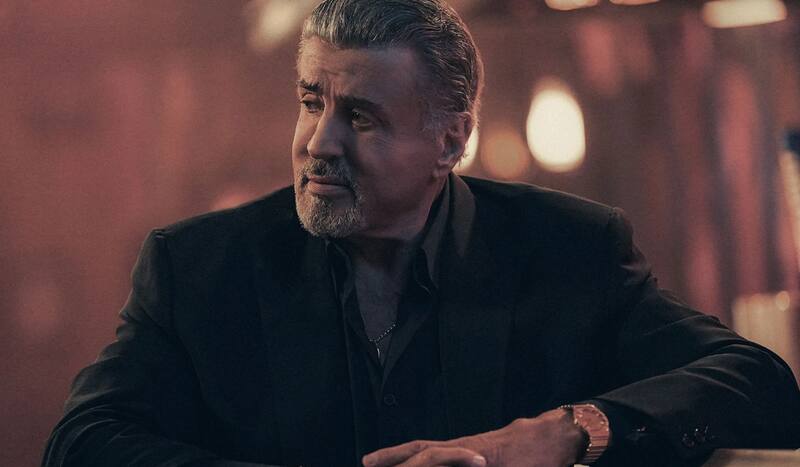 es acusado de malos tratos a extras en serie de televisión.