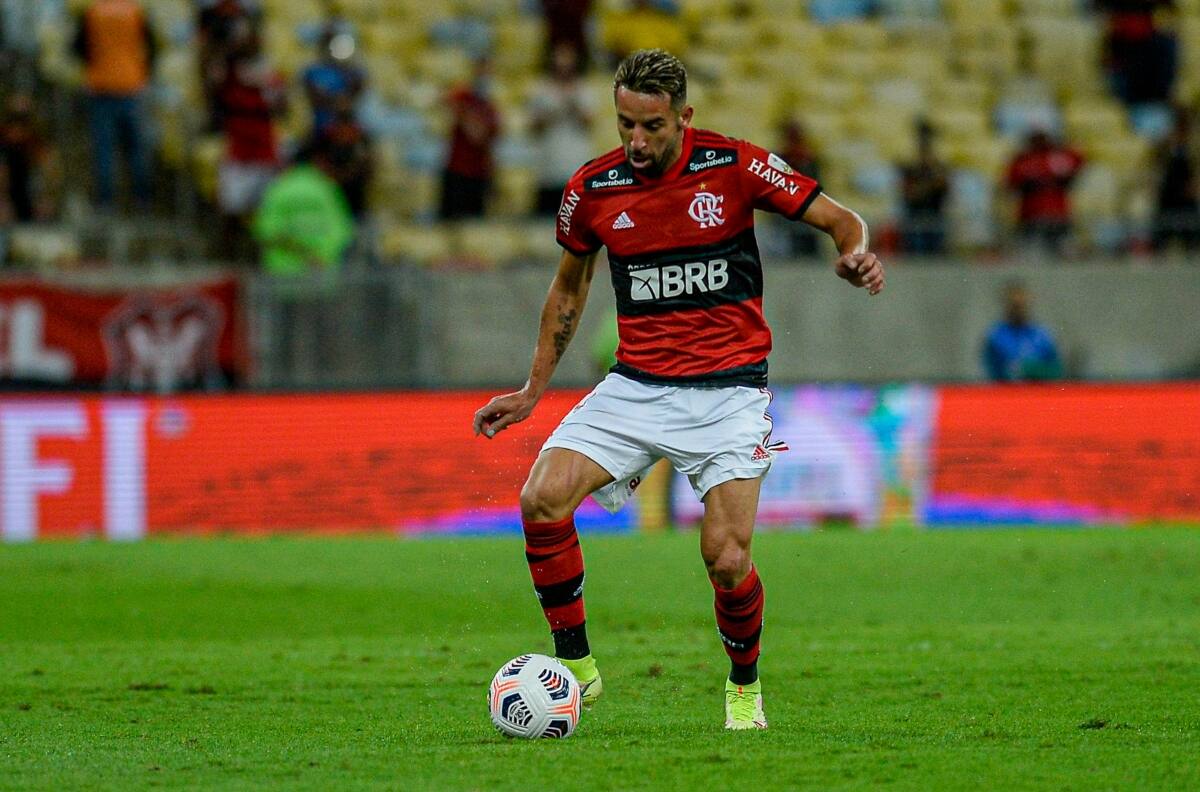 VIDEO | La asistencia de Mauricio Isla en Flamengo que hizo delirar al Maracaná