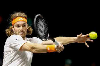 No se olviden de él: Tsitsipas le ganó a Medvedev y logró su mejor triunfo en casi dos años