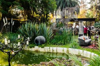 Cafetería emplazada en un antiguo parque que contiene un precioso jardín escondido: Ideal si quieres relajarte en mitad de semana