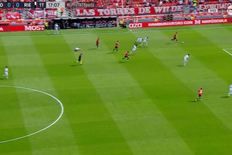 asistió para el primero de Independiente.