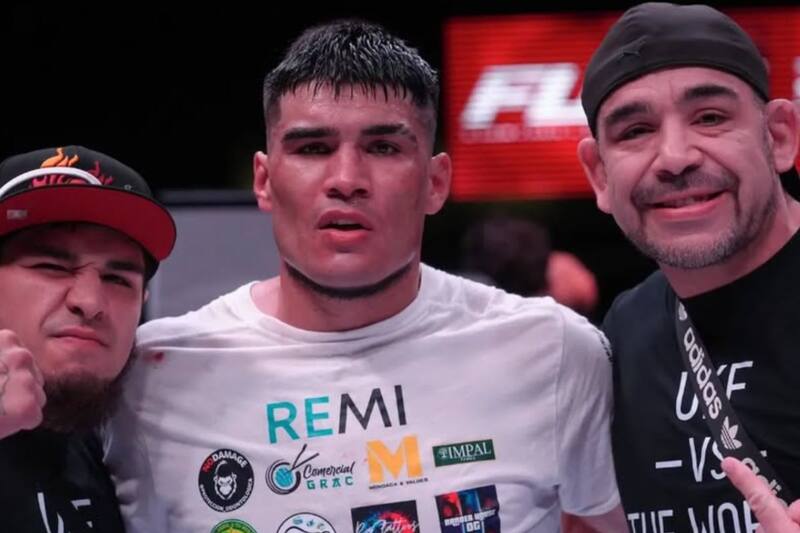 tiene una pegada temida para el peso mediano, teniendo un promedio de K.O en sus peleas del 71%.