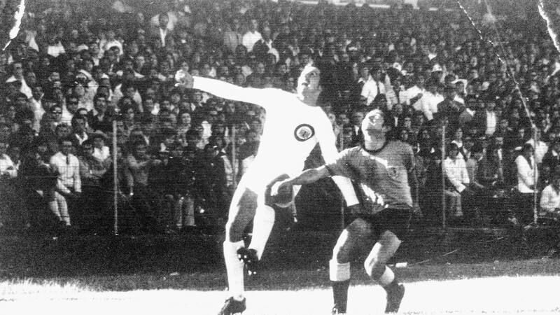 El delantero (de blanco) lamenta el presente de Deportes Temuco.