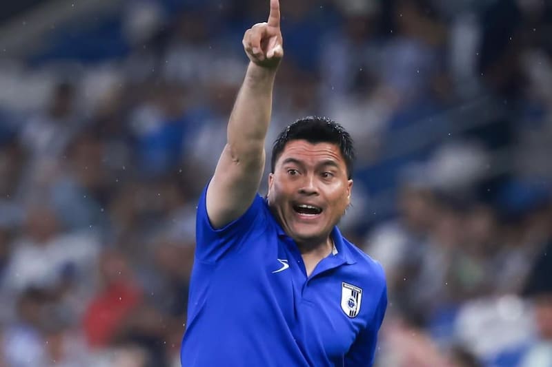 El Chino no la pasa bien en México. Foto: @clubqueretaro en Instagram