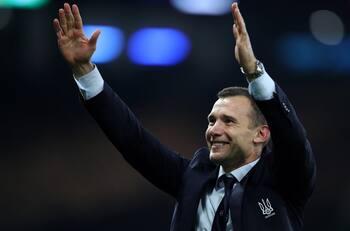 Un entrenador de lujo: volante de La Roja podría ser dirigido por Andriy Shevchenko en Europa