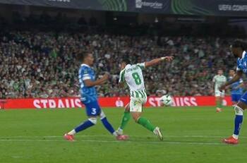 Tonta expulsión: Vitor Roque es expulsado en la derrota del Betis y parece sentenciar su futuro en el club