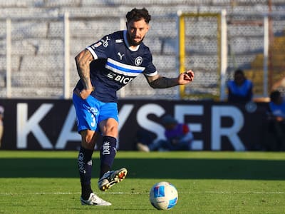 Sufre Daniel Garnero y la UC: Eugenio Mena fue operado y se perderá el clásico con Colo Colo
