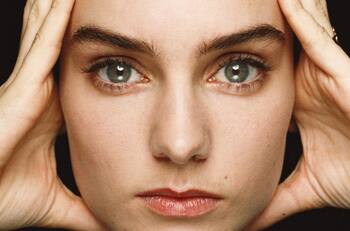 “No tiene sentido vivir sin él”: Sinéad O’Connor debió ser hospitalizada por tendencias suicidas tras la muerte de su hijo