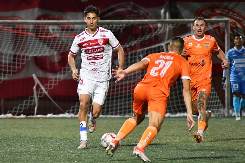 , defensor de Deportes Copiapó. Foto: Agencia Aton.