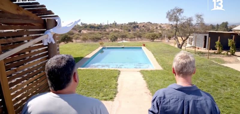 La piscina con vista al valle / Canal 13