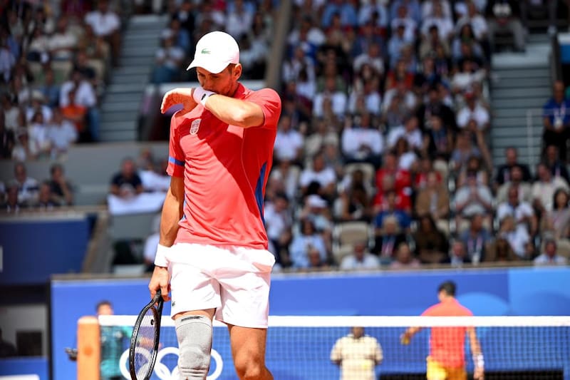 Novak Djokovic vs Carlos Alcaraz en París 2024. EFE