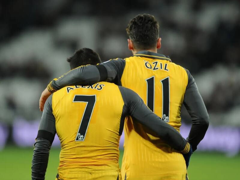 Mesut Özil anunció su retiro de las canchas.