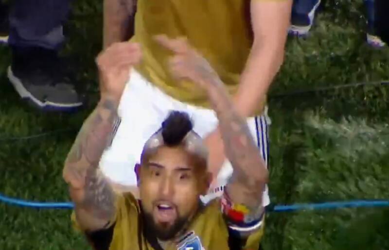 Arturo Vidal se fue del Más Monumental haciendo gestos a la barra de River.
