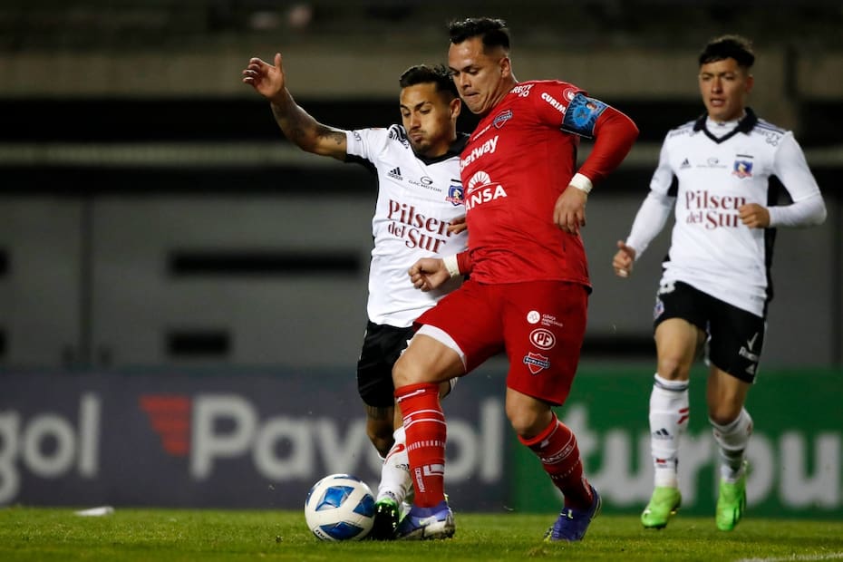 Los hinchas de Ñublense aún esperan un gesto del club con el excapitán, Nicolás Vargas.