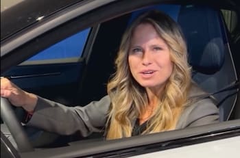 ¿Cuánto cuesta el ecológico Volvo EX30 que conduce Soledad Onetto?