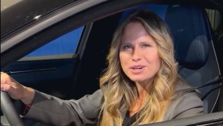 ¿Cuánto cuesta el ecológico Volvo EX30 que conduce Soledad Onetto?