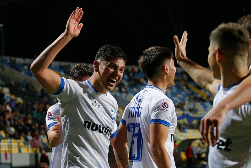 Huachipato se metió de llena en la lucha por el título (Foto: Aton)