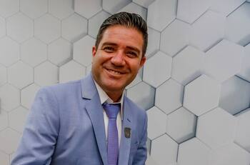 Asesinan a balazos a un concejal: Después de un culto religioso en el estacionamiento de su casa