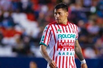 "Exfutbolistas": Hinchas del Necaxa no tuvieron piedad con Nicolás Castillo y Jorge Valdivia