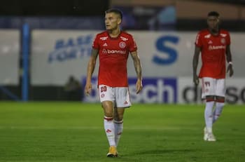 No se dan por aludidos: Inter de Porto Alegre tomó una nueva decisión sobre Charles Aránguiz