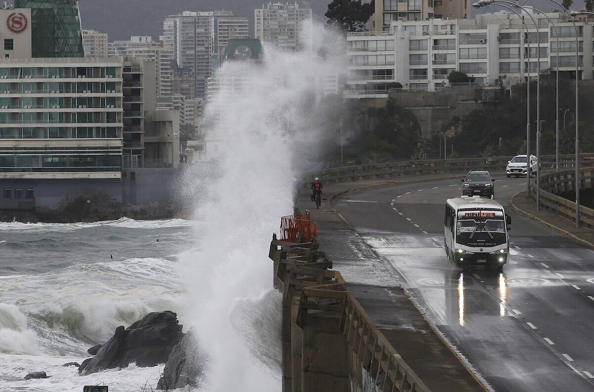 Alerta por marejadas: Más de diez regiones en Chile sufrirán con crecida de oleaje marítimo