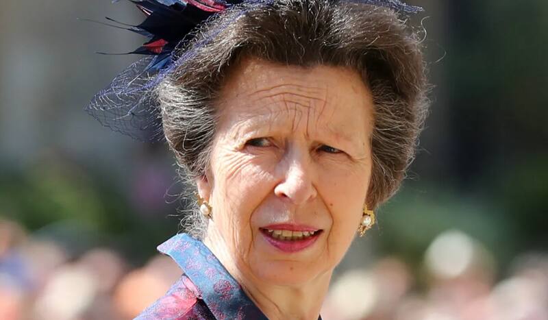 tras sufrir grave accidente en caballo que la dejó con una conmoción cerebral.