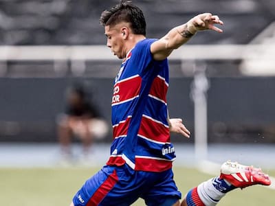 Lo quiso Colo Colo y brilla en Brasil: Tomas Roco anotó espectacular gol al ángulo ante Botafogo